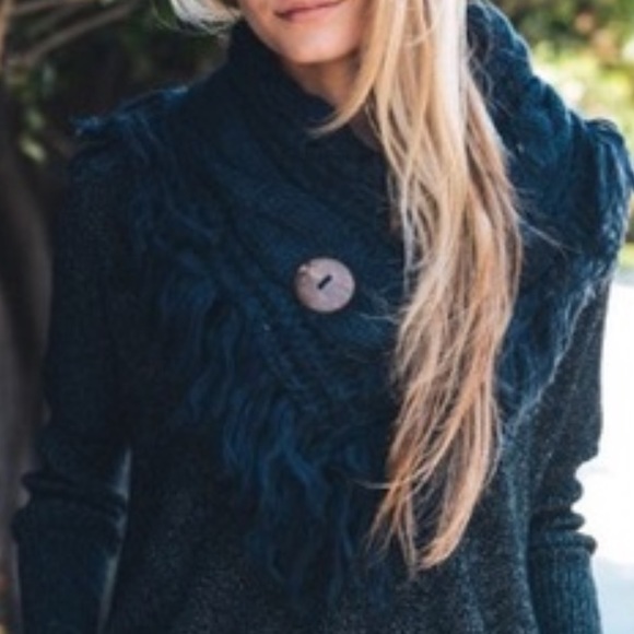 LAST ONE! fringe scarf a must have! - Picture 3 of 3